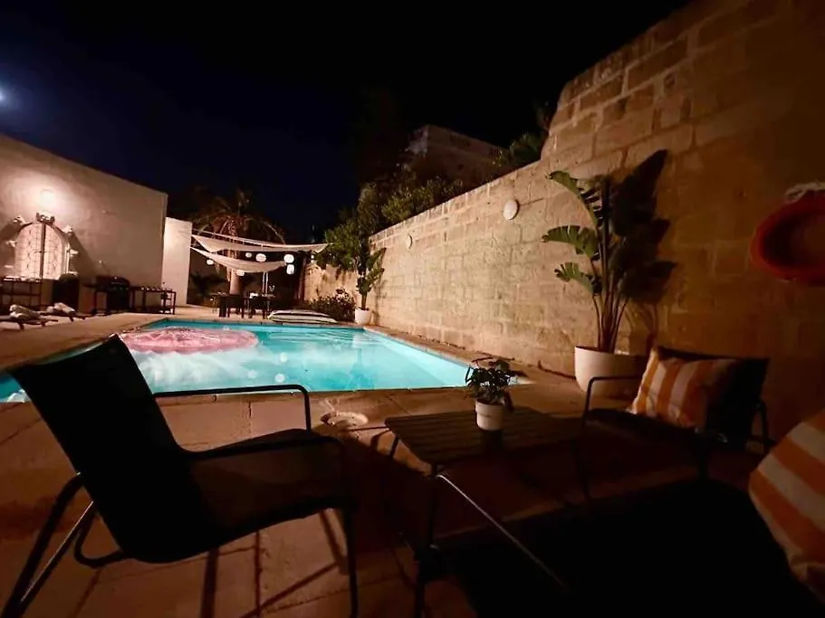 Poolside Paradise Sea View Villa Sliema 0*,